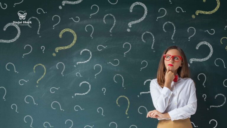 mujer con cara de duda mira hacia arriba detras tablero con signos de interrogación dibujados Qué ofrece el Método Magui Block para tu bienestar en 2026
